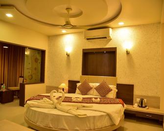 Hotel Sun Plaza - Verāval - Bedroom