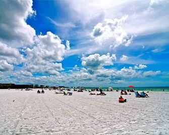 Siesta Key Townhome across from Pristine Sand & Blue Waters 2b/2b king queen - Siesta Key - Strand