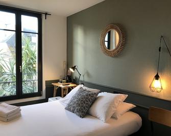 Hotel de France - Saint-Pol-de-Léon - Bedroom