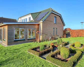 Gorgeous Apartment In Nübel Ot Brekling - Süderfahrenstedt - Gebäude