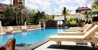 Warung Coco Hostel - Kuta - Bể bơi