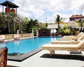 Warung Coco Hostel - Kuta - Pool