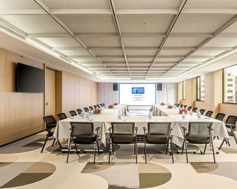 Holiday Inn Express Shanghai Changyang Road by IHG - Shangai