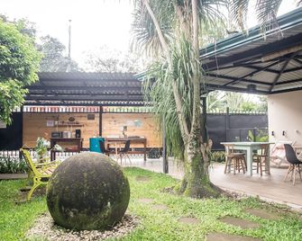 Terida Airport B&B - אלחואלה - פטיו