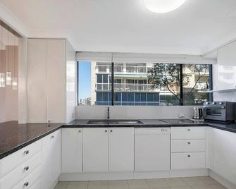 'Riverside Terrace' Inner-city Retro-chic with Pool - Brisbane - Kitchen