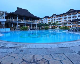 One Oasis Davao Condiminium - Dávao - Piscina