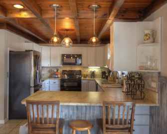 Long Lake Escape; A Pet friendly, family home! - Bridgton - Kitchen