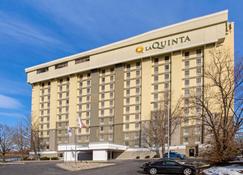 La Quinta Inn & Suites by Wyndham Springfield MA - Спрингфилд - Здание