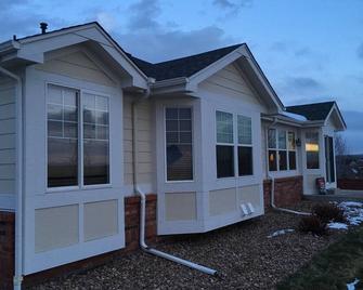 Single family ranch near the airport with Rocky Mountain View’s. - Aurora - Edificio