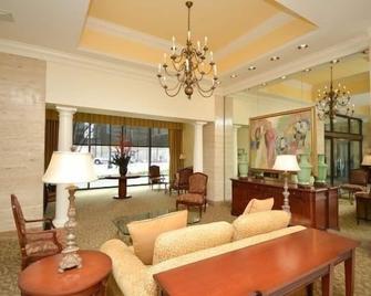 Newly Renovated Condo!! Professionally Designed High-Rise In Heart Of Downtown! - Atlanta - Living room