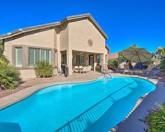 Glendale Getaway with Outdoor Pool and Gas Grill! - Glendale - Pool