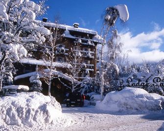 Lodge Park - מג'ב - בניין