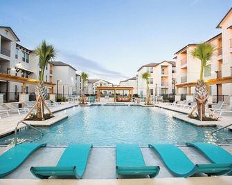 Landing Shadow Glen - Manor - Pool