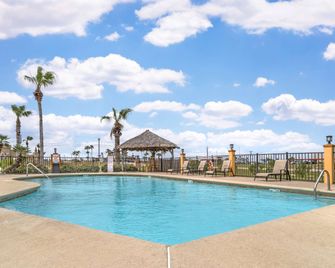 Best Western Padre Island - קורפוס כריסטי - בריכה