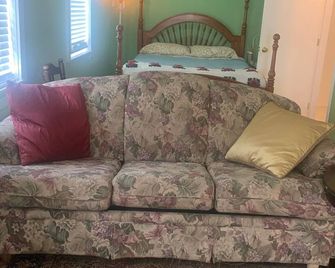 Studio Apartment with full kitchen sleeps 3 - Salem