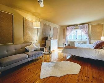 Île d'Orléans Retreat : Spa | Fireplace | Serenity - Sainte-Pétronille - Habitación