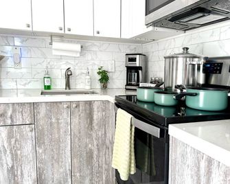 Safe, private & peaceful 10 mins from FLL beach, cozy 1bd cottage. - פורט לודרדייל - מטבח