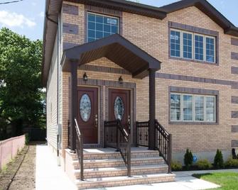 We have beautiful, serene environment for your comfort. - New York - Building