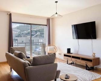 Guestready - Charming Caniço Retreat - Caniço - Sala