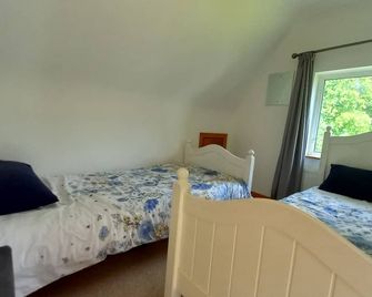 Cottage on the grounds of Rathmullan House Hotel - Rathmullan - Bedroom
