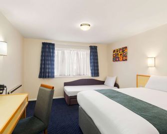 Days Inn by Wyndham Sutton Scotney South - Winchester - Phòng ngủ