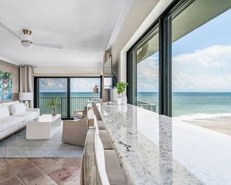 Ocean Front Condo-Top Floor - Ocean Views All Around! - Vero Beach - Living room