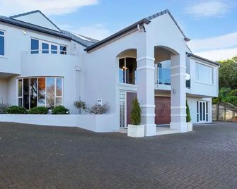 Acacia Waters - Taupo - Building
