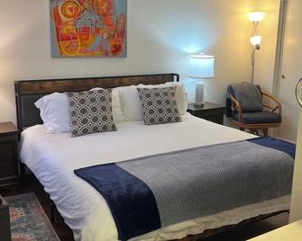 Beautiful Foothills Home with complete amenities and huge garden - Goleta - Bedroom
