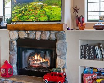 Cabin with Wild Horses, Fireplace, Dog Friendly & StarLink - Heber-Overgaard