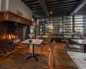 Authentic Historic Room in Refurbished Warehouse Near Mien Ruys Gardens - Coevorden - Restaurant