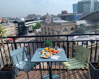 هوتل تشاجنوت - ليل - شرفة