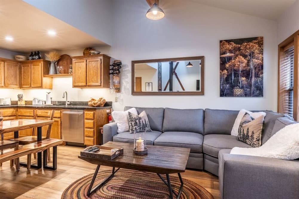 Aspen Meadows 10 -Beautifully Furnished - June Lake - Salon