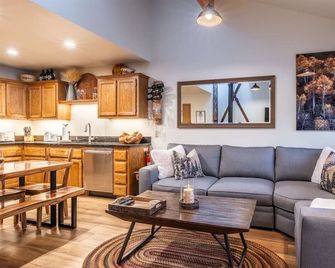Aspen Meadows 10 -Beautifully Furnished - June Lake - Salon