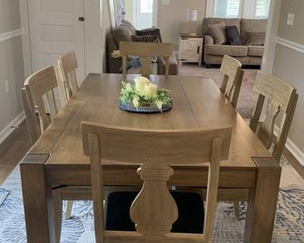 Country Charm Farmhouse in Cape May County, NJ on 3 acres and close to beaches. - Cape May Court House - Comedor