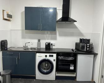 Cheam Apartment - Sutton - Kitchen