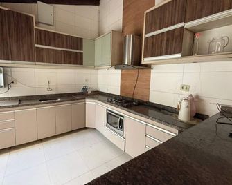 OYO Gratitud Home - Imperatriz - Keuken
