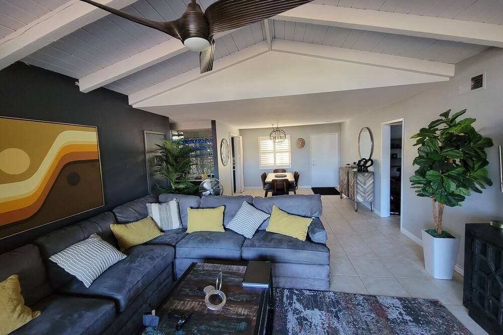 Unique large desert(+) rental opportunity - Palm Springs - Sala de estar