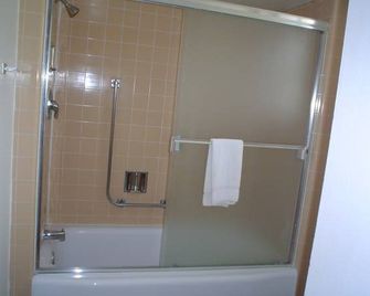 Avenue Motel Wenatchee - Wenatchee - Badrum