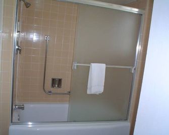 Avenue Motel Wenatchee - Wenatchee - Baño