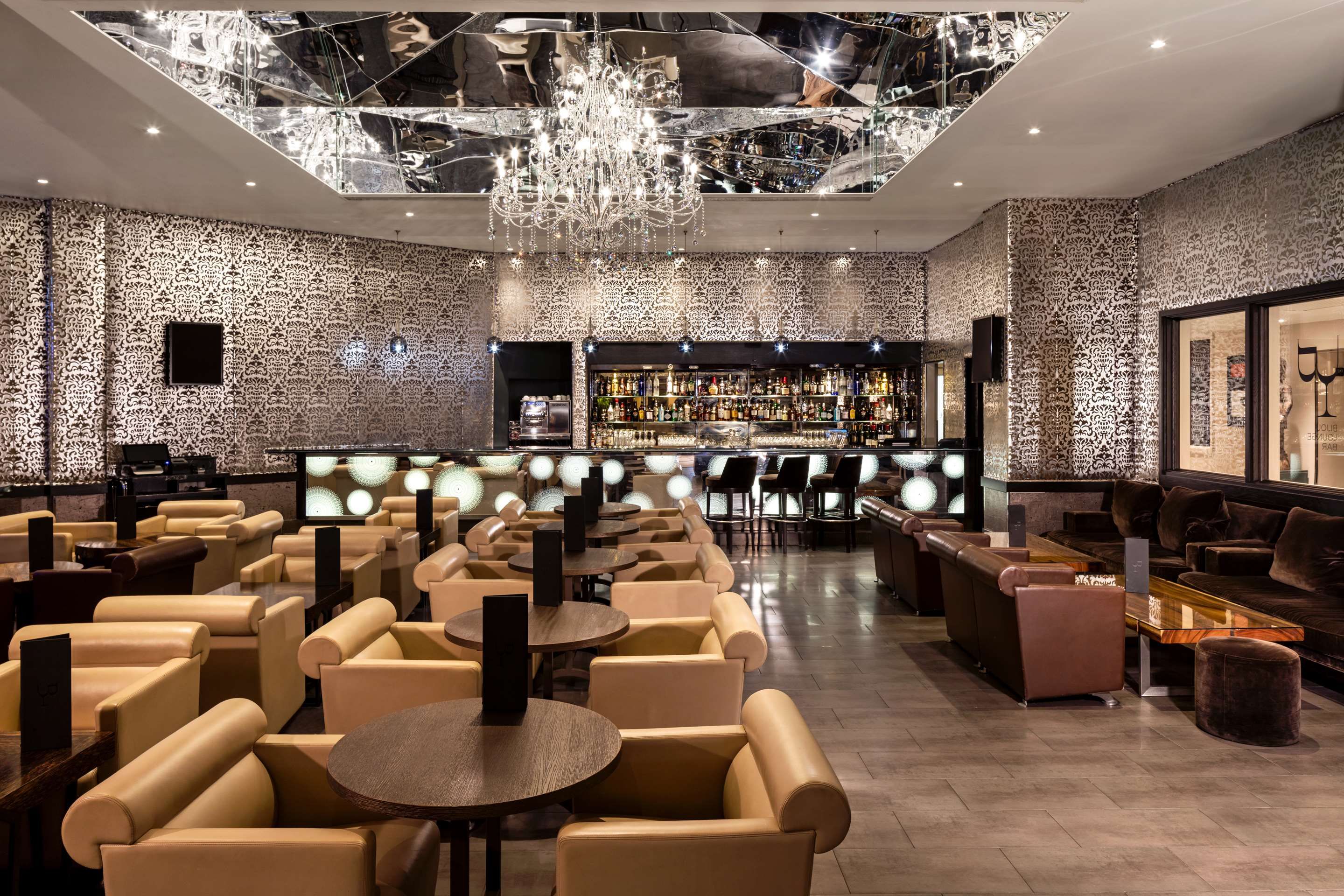 Radisson Blu London Heathrow thumbnail 3
