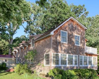Seventh Haven - Easton - Building