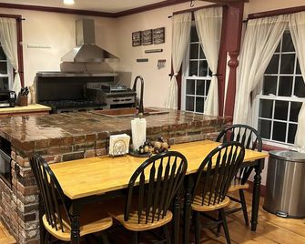 Private 5br-5ba - At the base of Mt. Sunapee - Closest to the mountain!! - Newbury - Eetruimte