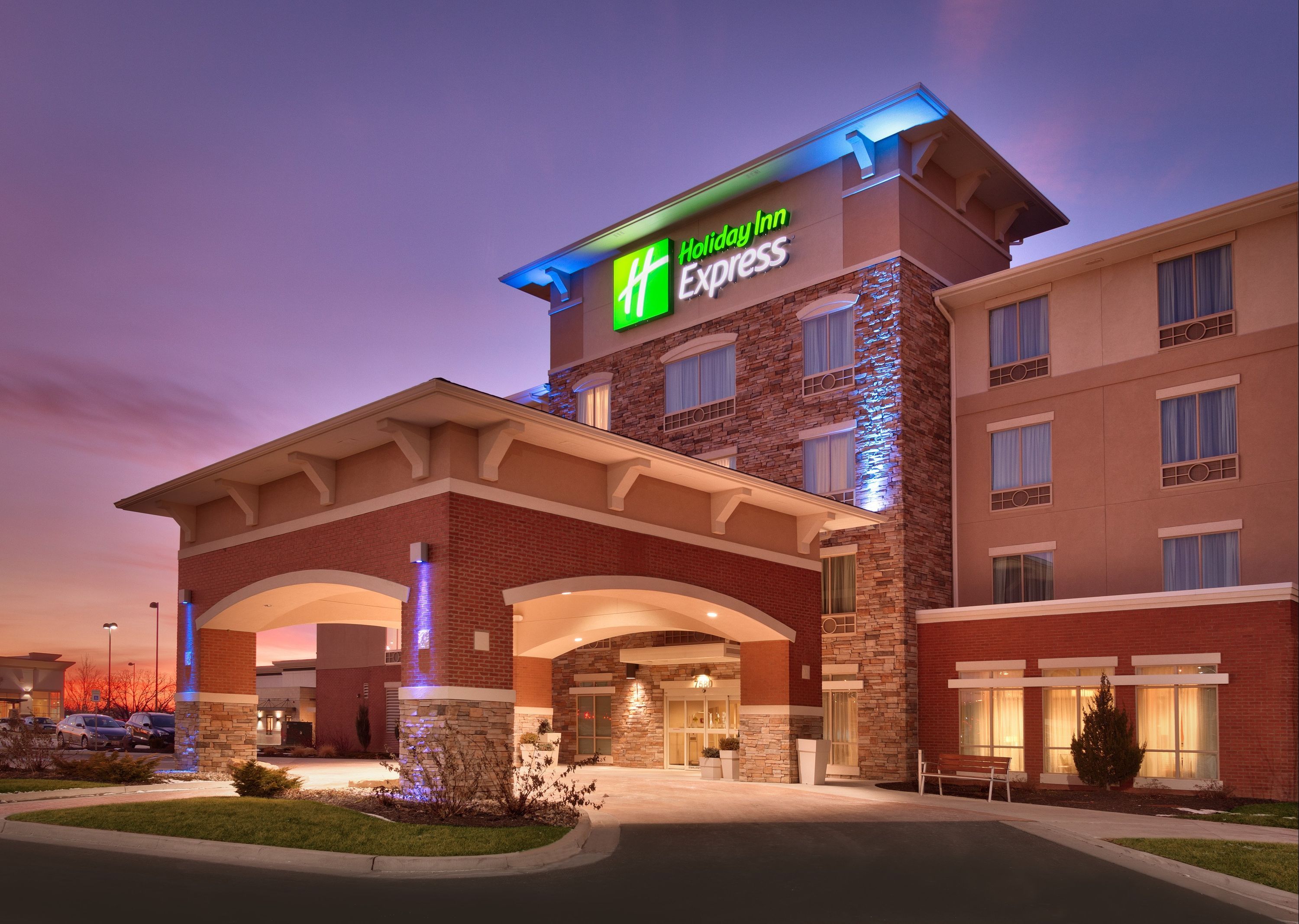 Holiday Inn Express & Suites Overland Park By IHG - אוברלנד פארק - בניין