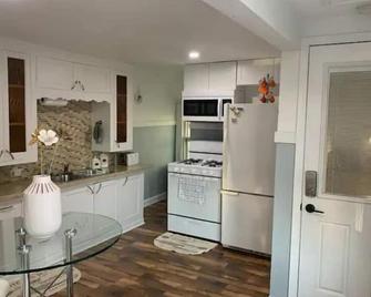 Modern and stylish upstairs one bedroom apartment. - Two Rivers - Kitchen