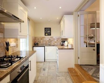 4br Elegant Stay Golden Triangle Parking - Norwich - Kitchen