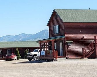 Wolf Den Log Cabin Motel And Rv Park - Thayne - Building