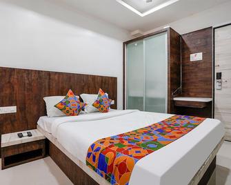 Fabhotel Krishna Inn - Bhiwandi - Bedroom