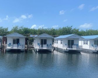 Aqua Lodges At Hurricane Hole Marina - Key West - Gebäude