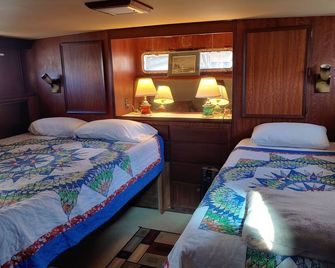 A Cozy And Classic Hatteras 43' Yacht In One Of The Best James River Locations - Richmond - Bedroom