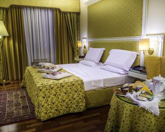 Hotel La Bussola - Novara - Slaapkamer